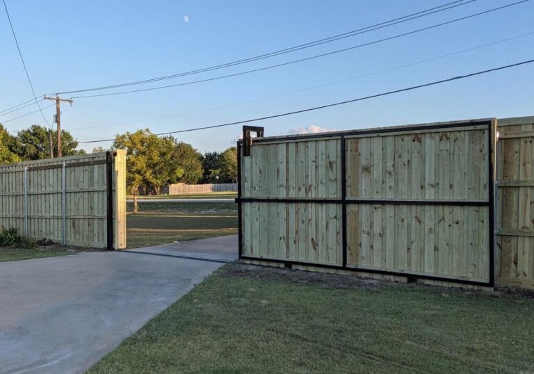 wood fencing company in ellis county